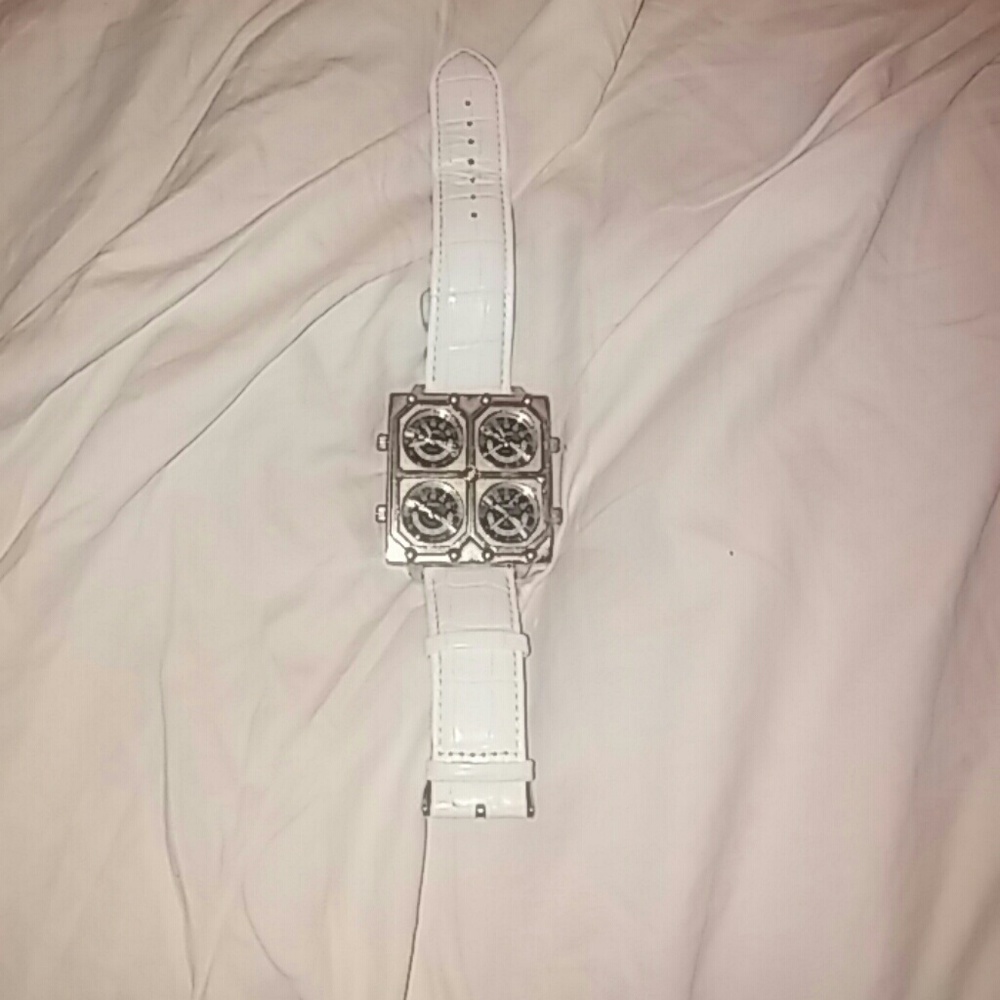 4 time zone watch